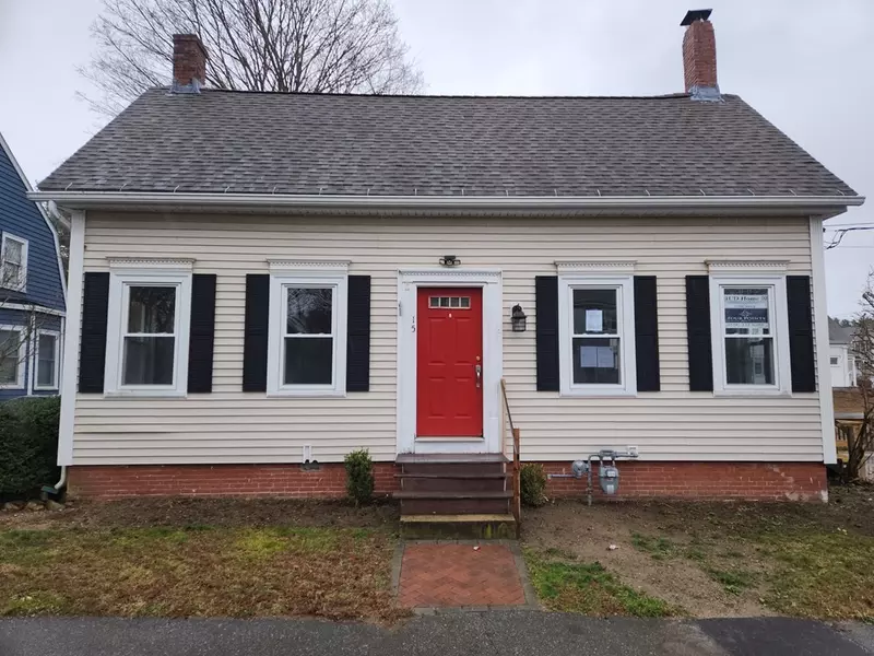 15 Quincy St, Abington, MA 02351