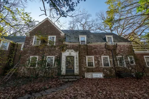 320 Woodland Rd, Brookline, MA 02467