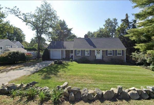 141 Beach St, Dennis, MA 02638