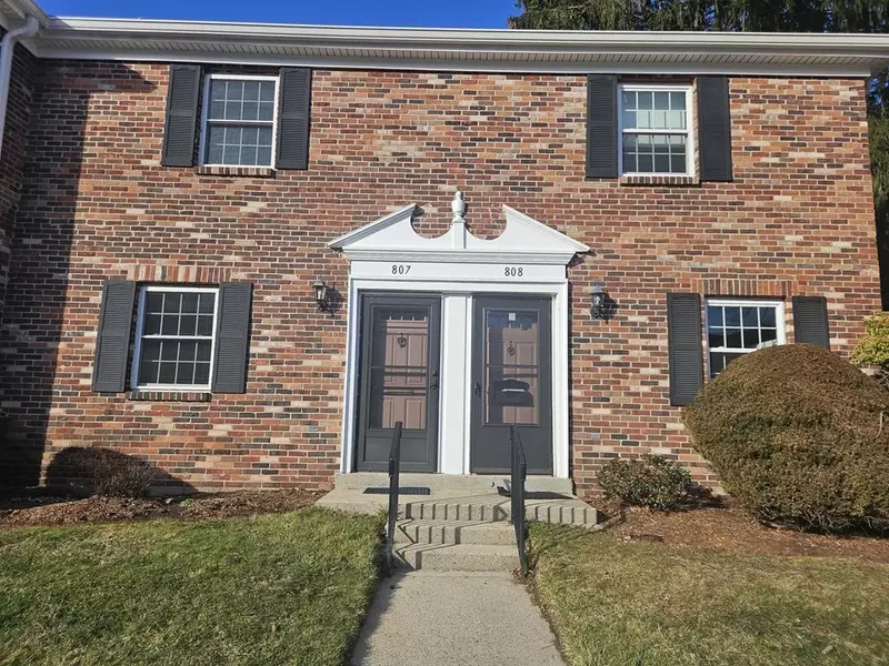 807 Windsor Drive #807, Framingham, MA 01701