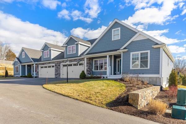 31 Country Club Ln #31, Lakeville, MA 02347