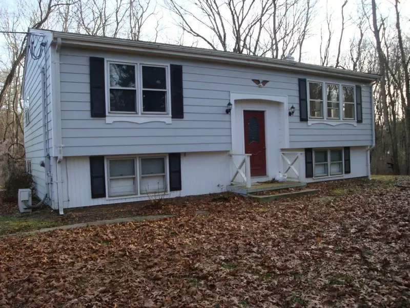 95 Stagecoach Rd, North Attleboro, MA 02760