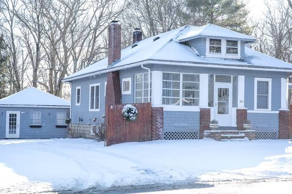 321 Anawan St, Rehoboth, MA 02769