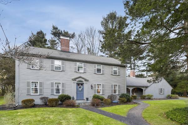 8 Townsend Road, Lynnfield, MA 01940