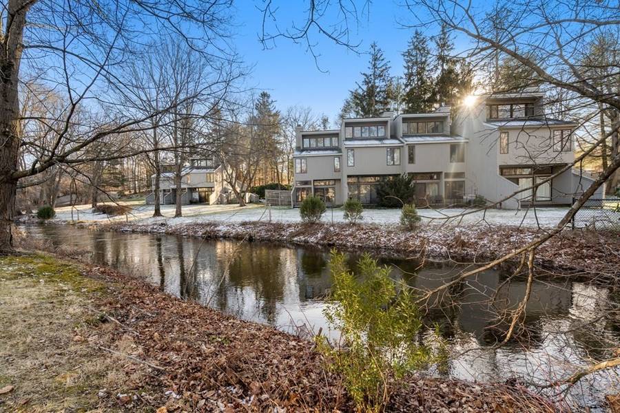 16 Mill Pond #16, North Andover, MA 01845