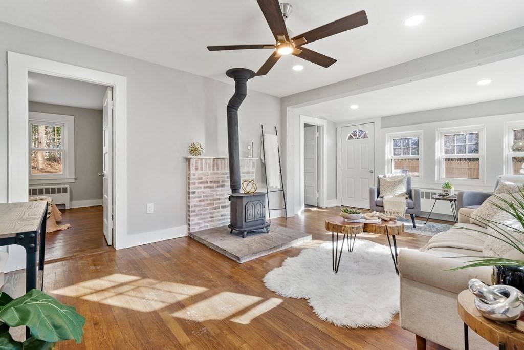 Falmouth, MA 02536,794 Sandwich Rd
