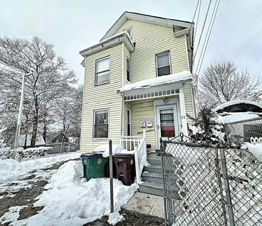 33 England St, Lowell, MA 01852