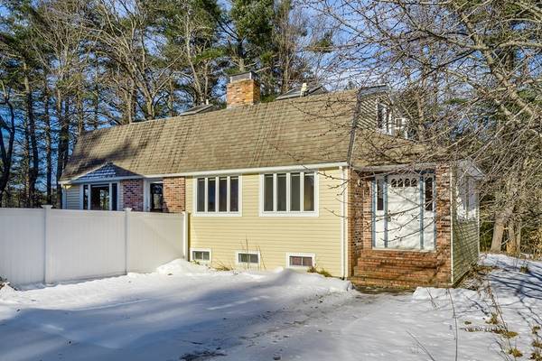 28 Abenaki Street, Hubbardston, MA 01452