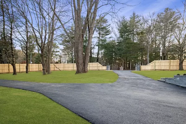 Hamilton, MA 01982,81 Sagamore St