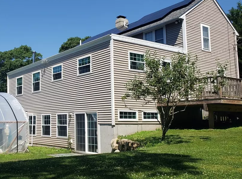 694 Potomska Rd, Dartmouth, MA 02748