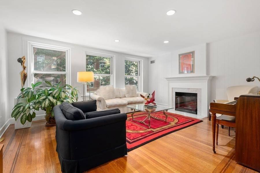 16 Warwick Rd #2, Brookline, MA 02445