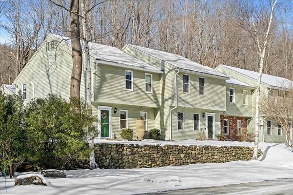 5 Hinman St #2, Sturbridge, MA 01518