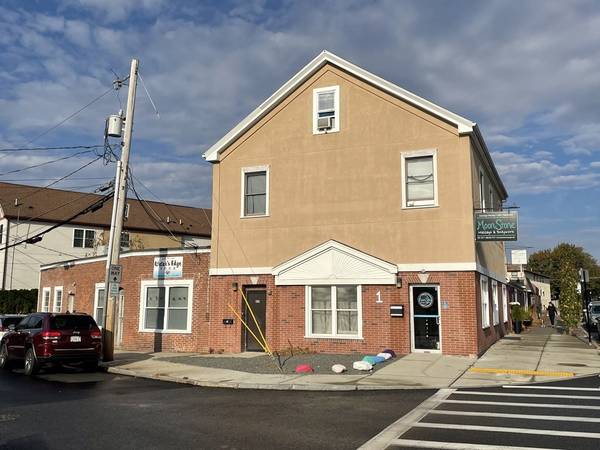 1 W Church St, Mansfield, MA 02048