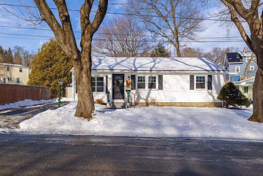 24 Seminole Dr, Worcester, MA 01603