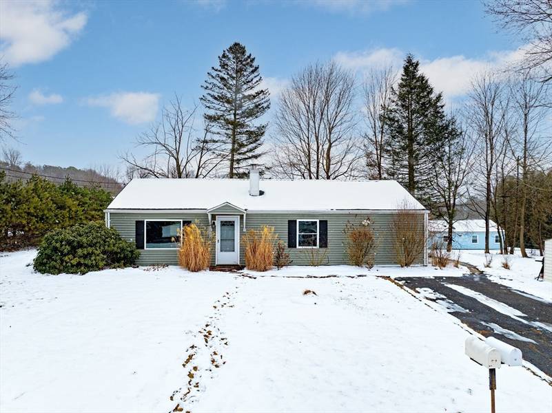 52 Skyridge St, Ludlow, MA 01056