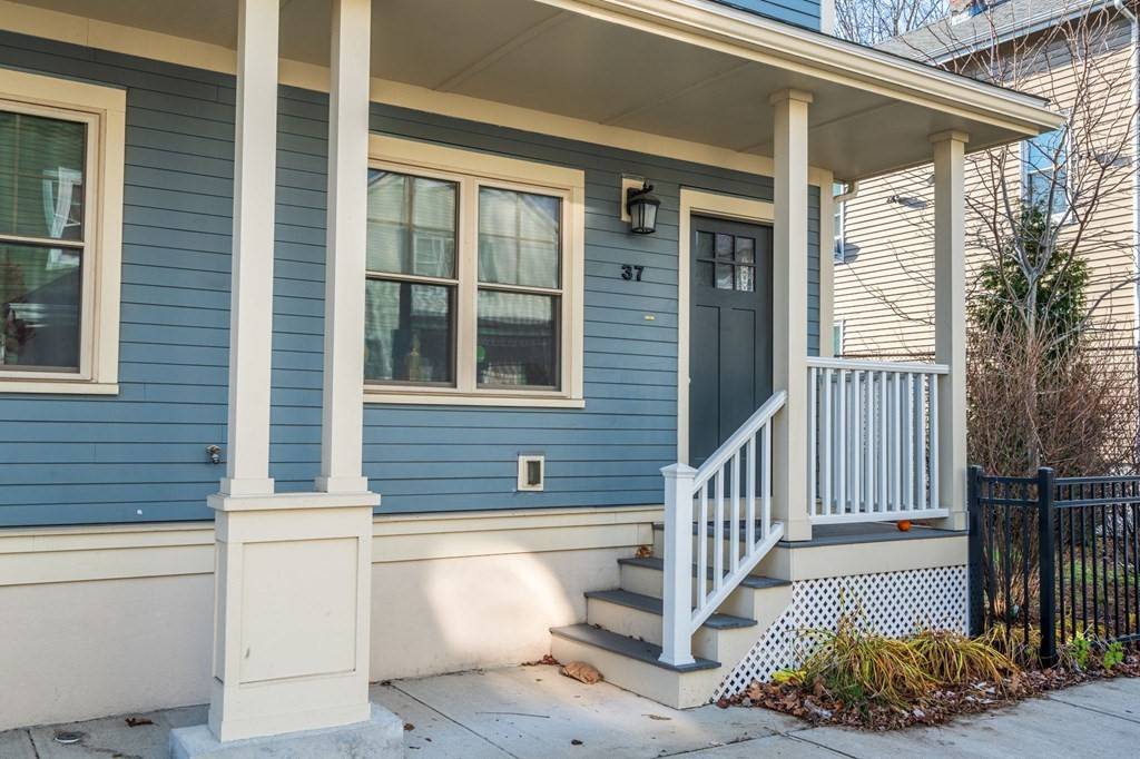 37 Edgewood St #37, Boston, MA 02119