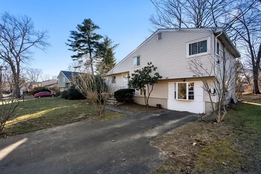 14 Woodward Rd, Framingham, MA 01701