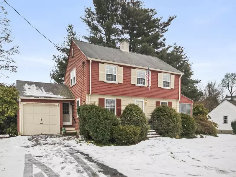 11 Neighbors Ln, Waltham, MA 02453