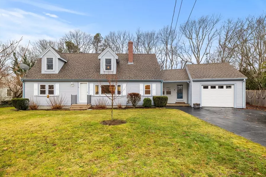 33 Mooring Ln, Dennis, MA 02638