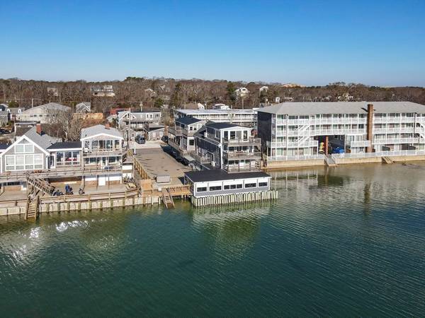 Provincetown, MA 02657,539 Commercial Street #1