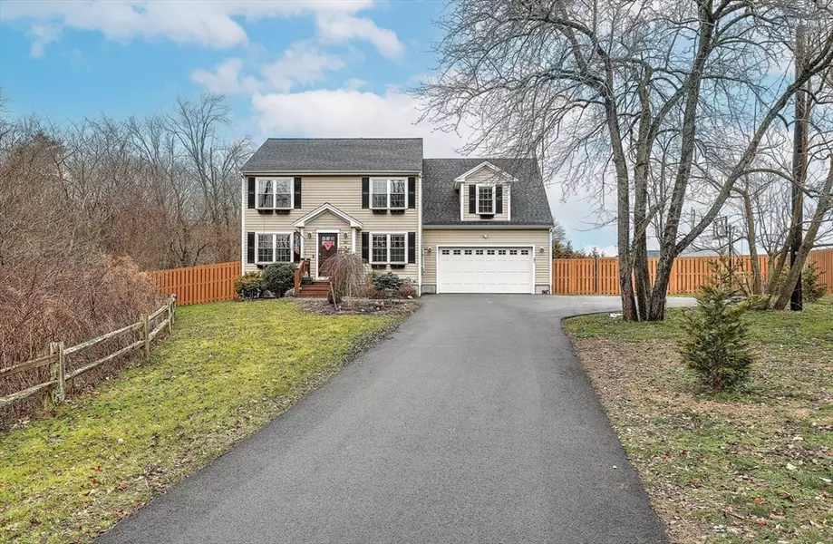 380 N Wheaton Ave, Seekonk, MA 02771