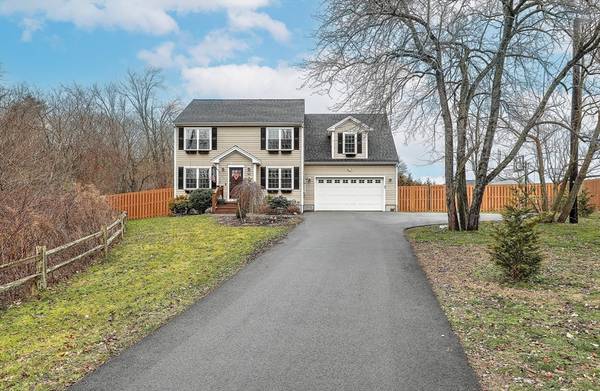 380 N Wheaton Ave, Seekonk, MA 02771