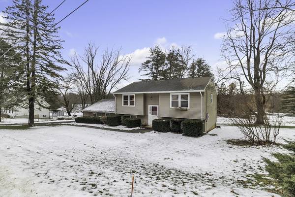 Granby, MA 01033,7 Breezy Ln