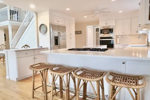 Edgartown, MA 02539,1 Marchants Path