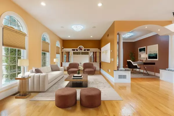 Somerset, MA 02726,43 Mayes Ave