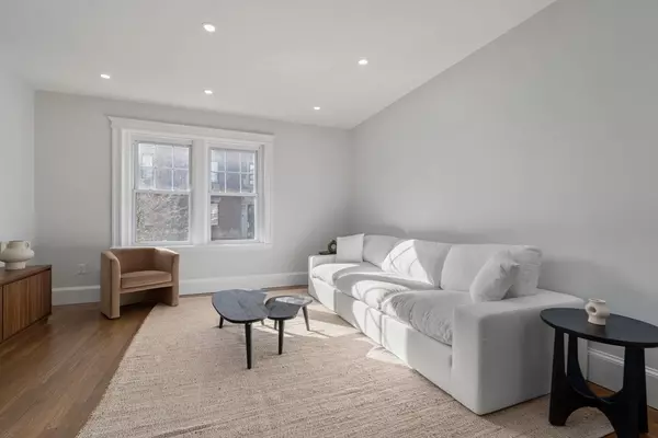 Brookline, MA 02446,3 Greenway Ct #1