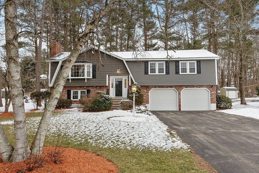 4 Livingston Cir, Andover, MA 01810