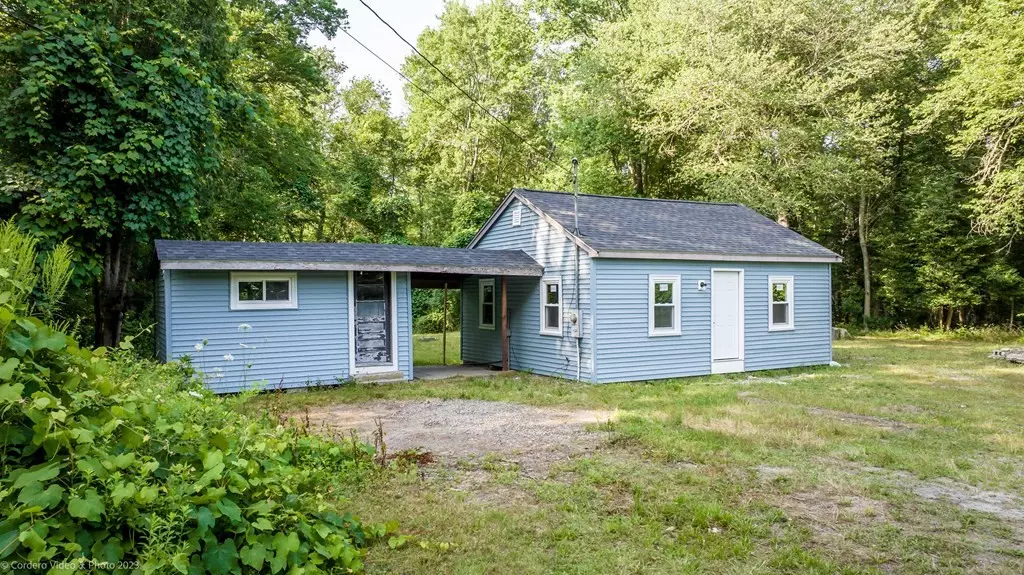 44 County Rd, Freetown, MA 02717