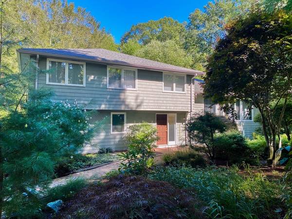 19 Barney Hill Rd, Wayland, MA 01778