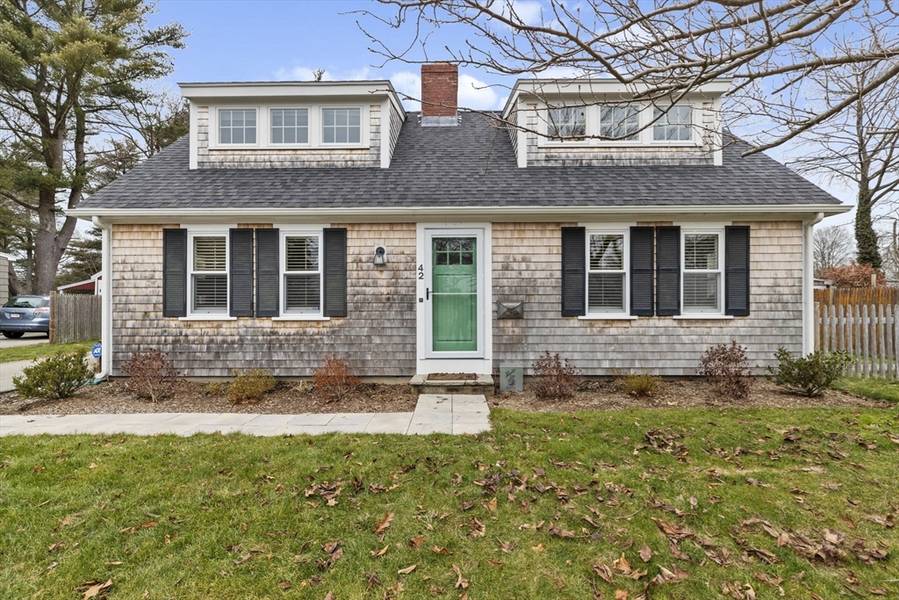 42 Burr Rd, Hingham, MA 02043