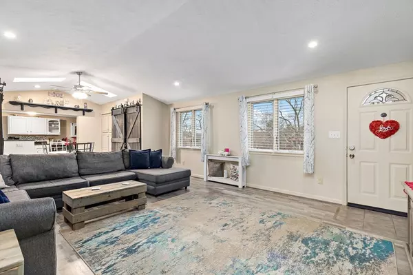 Plymouth, MA 02360,10 Garibaldi St