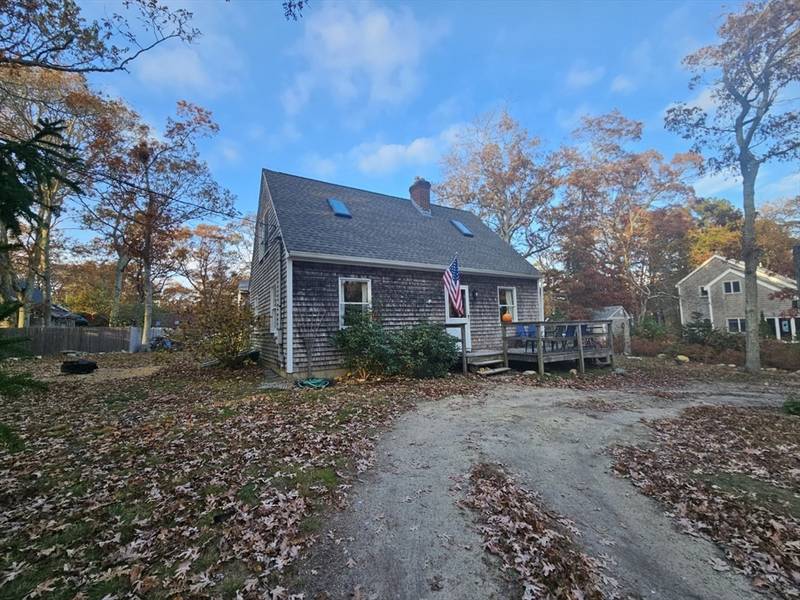 20 Leonard Circle, Tisbury, MA 02568