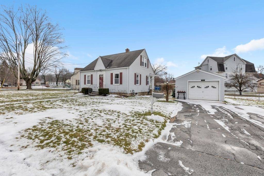 32 Medford St, Chicopee, MA 01020
