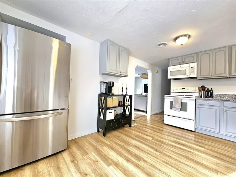 11 Oakview St, Worcester, MA 01605