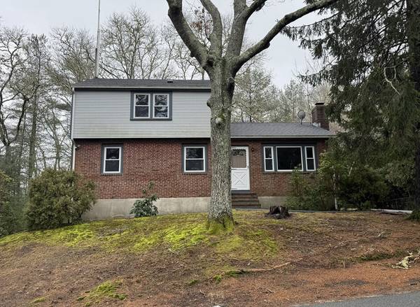 33 Cliff Rd, Bourne, MA 02553