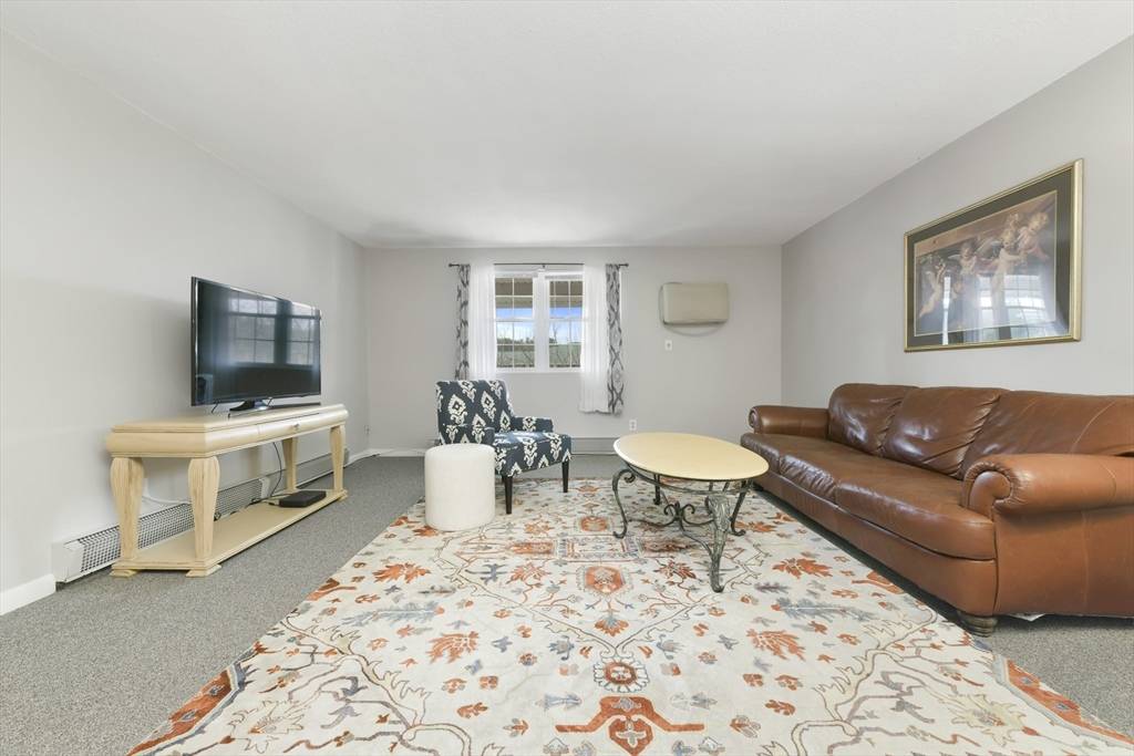 Medfield, MA 02052,89 Pleasant St #B9