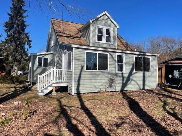 35 Lawrence Rd, Dudley, MA 01571