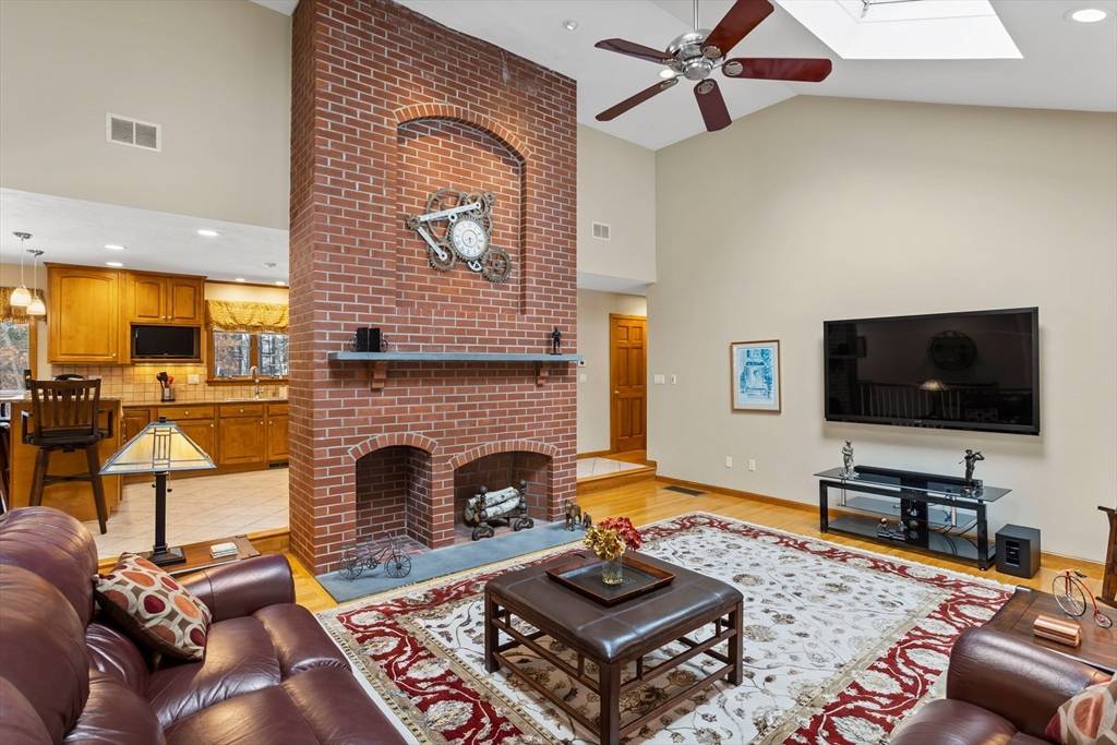 42 Nutting Rd, Westford, MA 01886