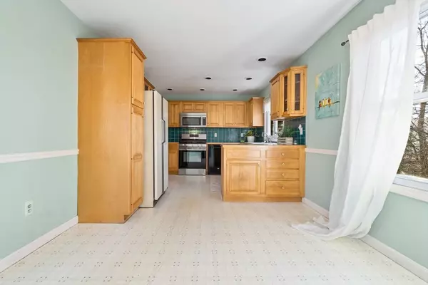 Newburyport, MA 01950,123 Low Street