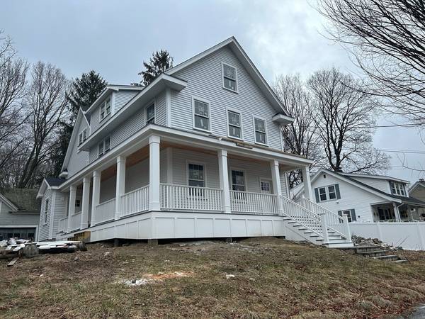 10 Temple St #1, Reading, MA 01867