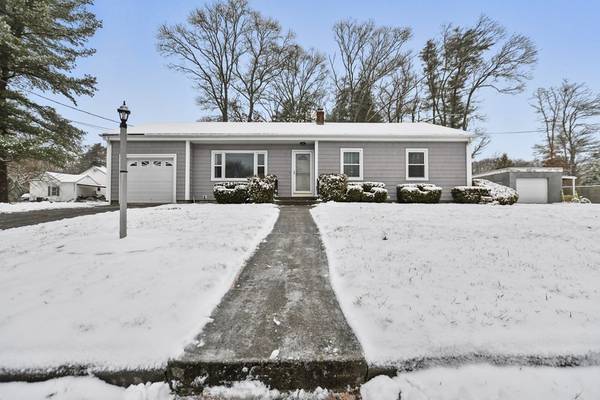 12 N Dr, Westport, MA 02790