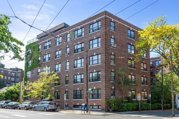 50 Follen St #208, Cambridge, MA 02138