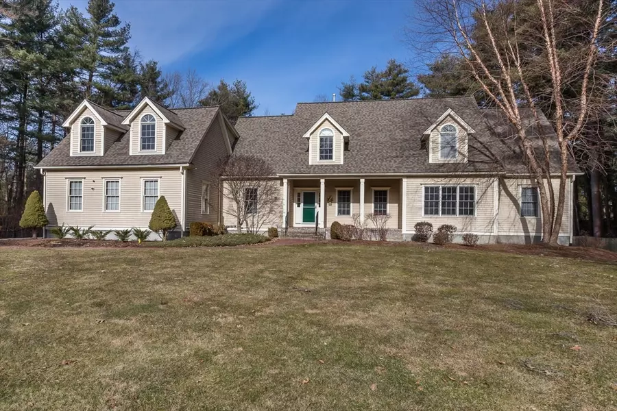 15 Weathervane Rd, Canton, MA 02021