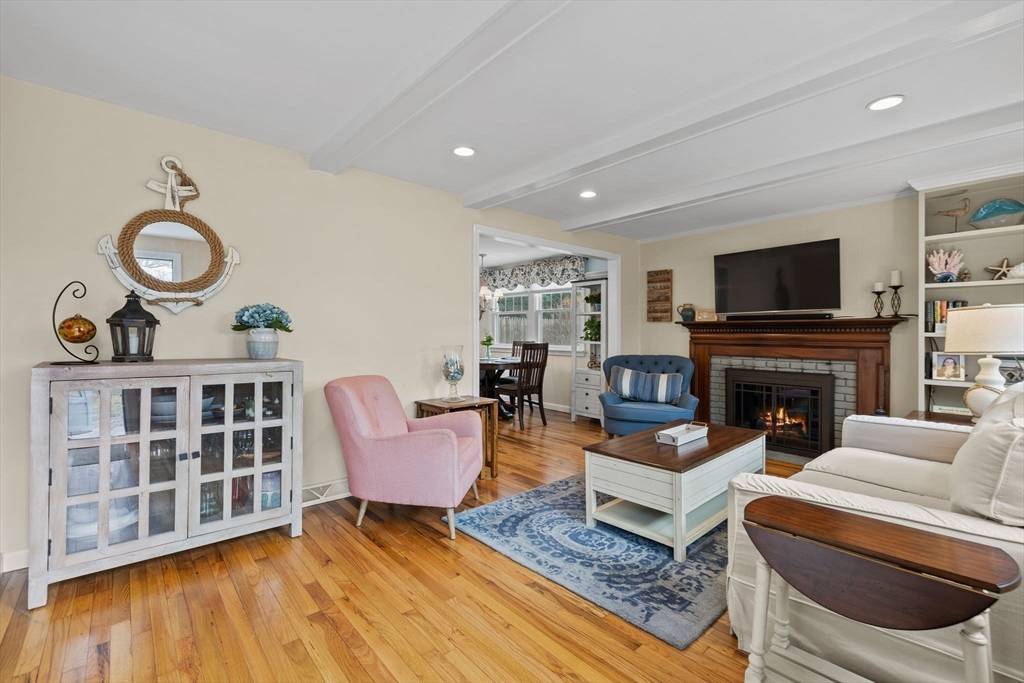 Falmouth, MA 02536,10 Morris St