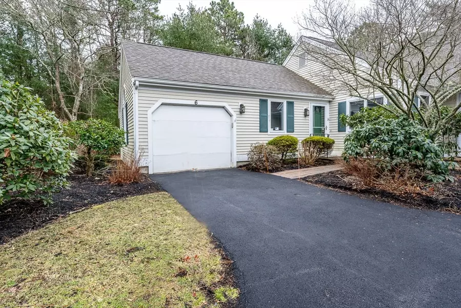 6 Rolling Green Ln #126, Mashpee, MA 02649