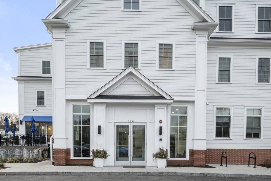 298 Washington St #204, Westwood, MA 02090